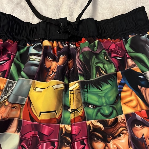 Marvel Men’s Swim Trunks Size medium - Picture 5 of 7